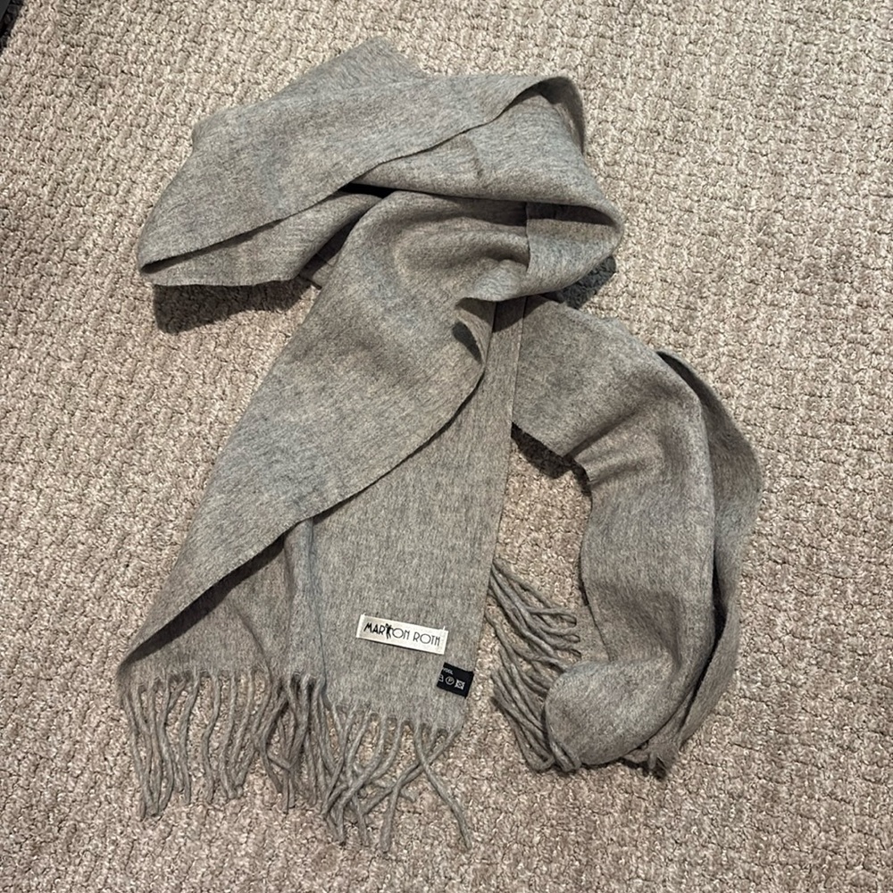 Marion Roth 100% wool scarf